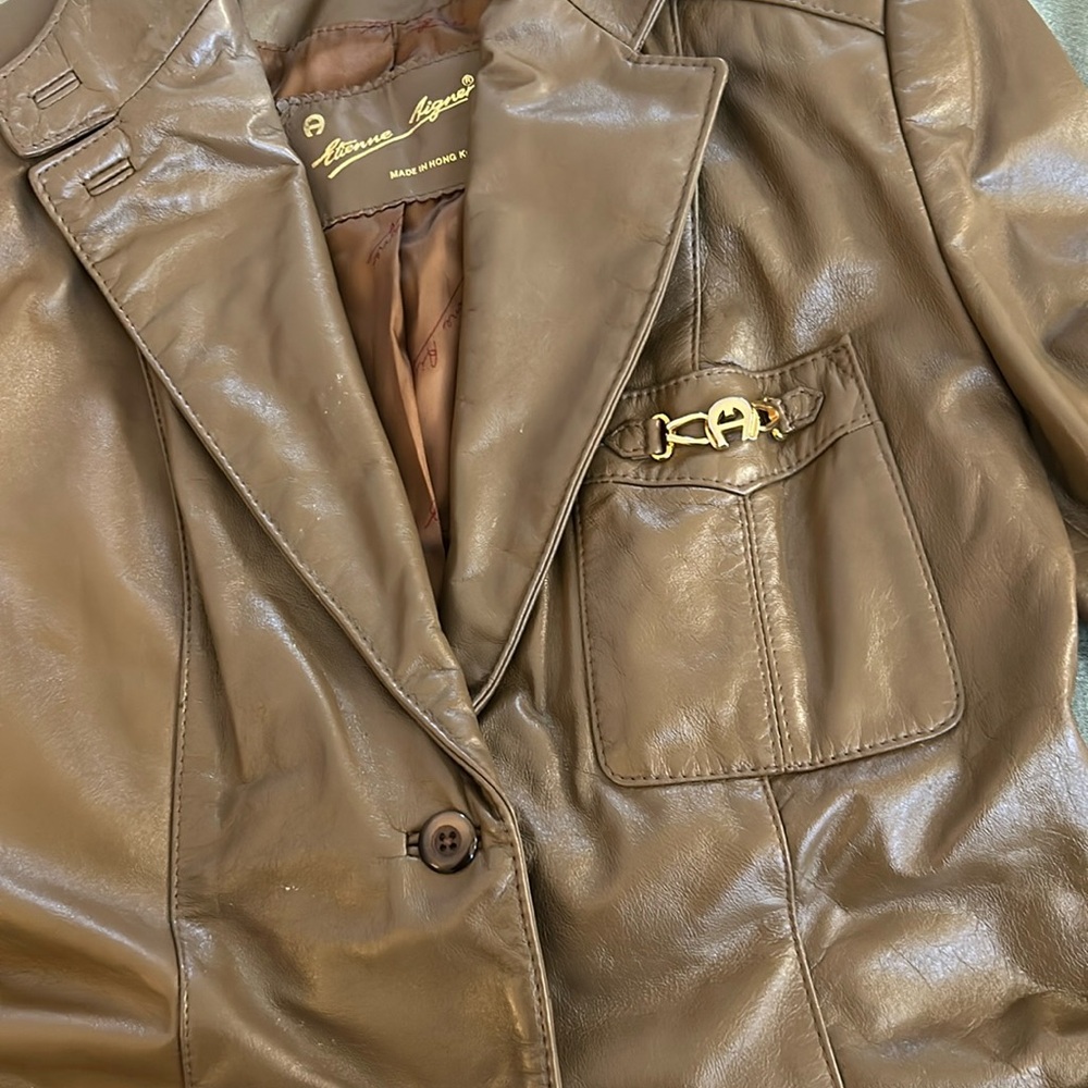 Women's Brown Leather Jacket - Picture 11 of 11